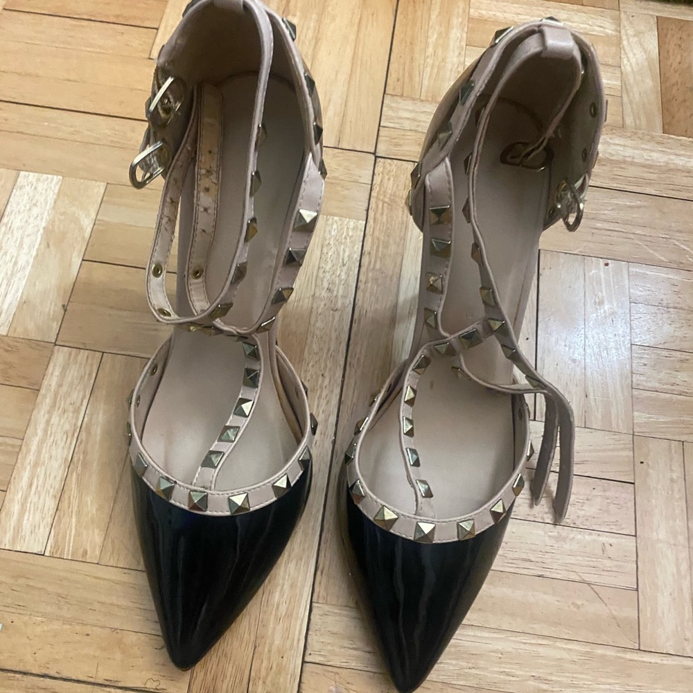 Black & Cream Pumps